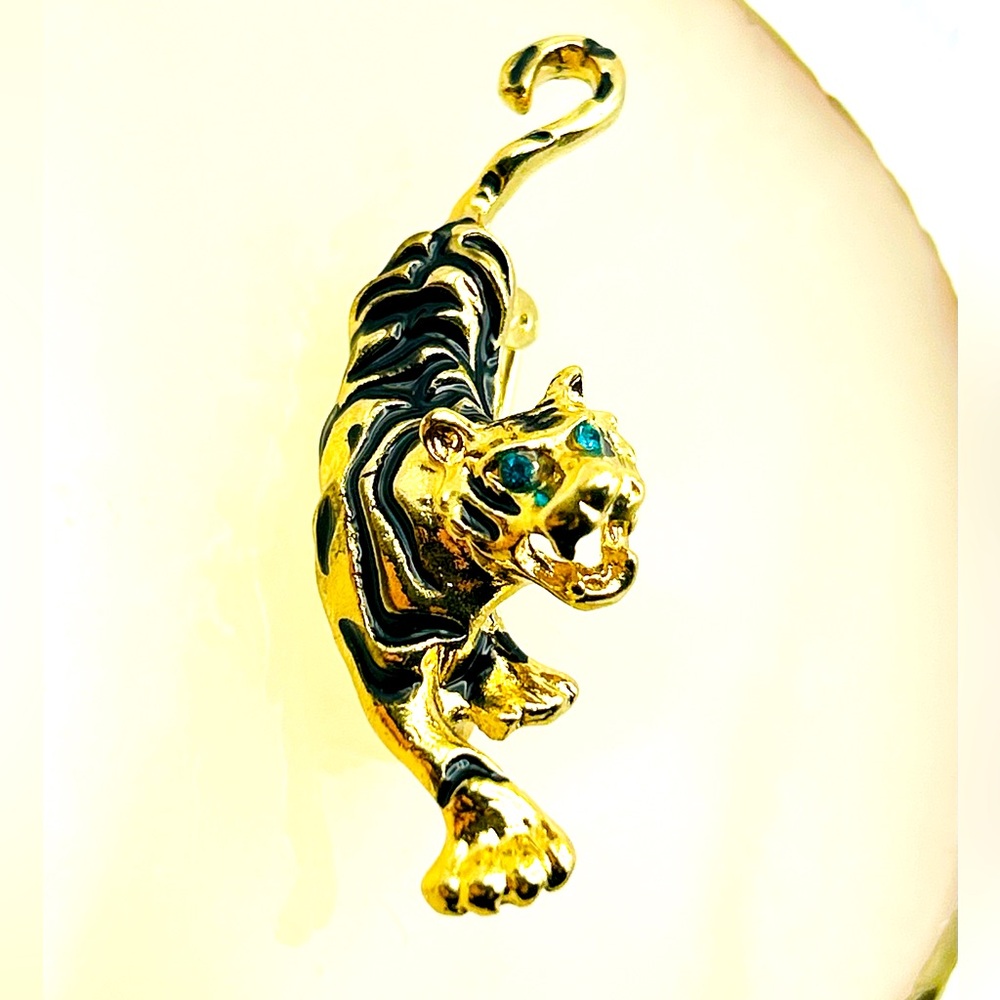 Vintage Gold Tone Green Eyed Striped Tiger Bold Statement Brooch Pin